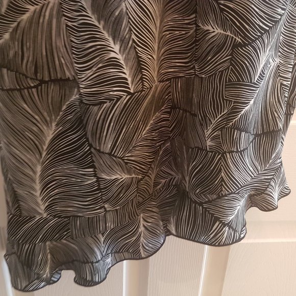 Black and White Dress - Picture 11 of 13